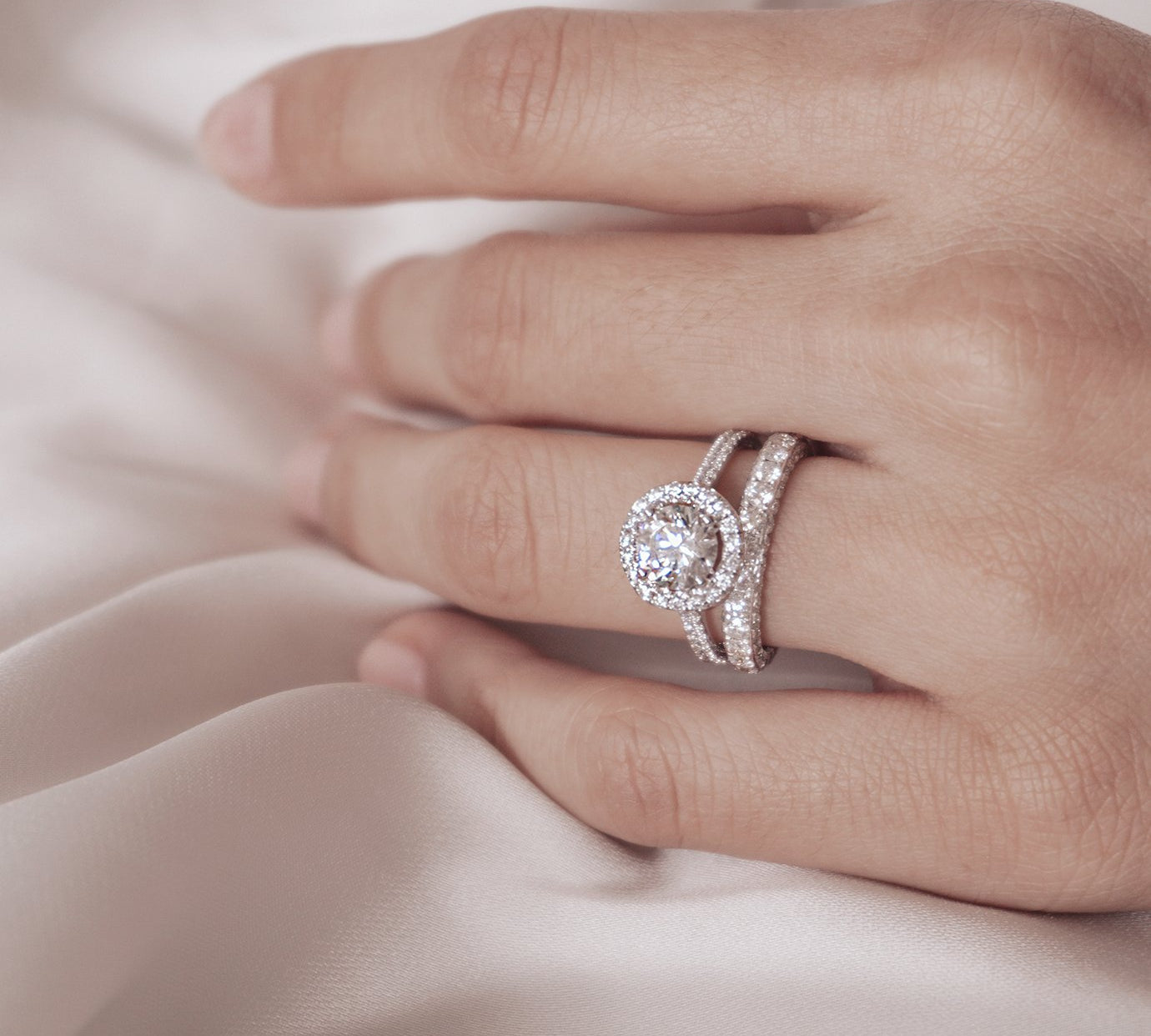 1.0 CT Round Shaped Moissanite Halo Engagement Ring 2