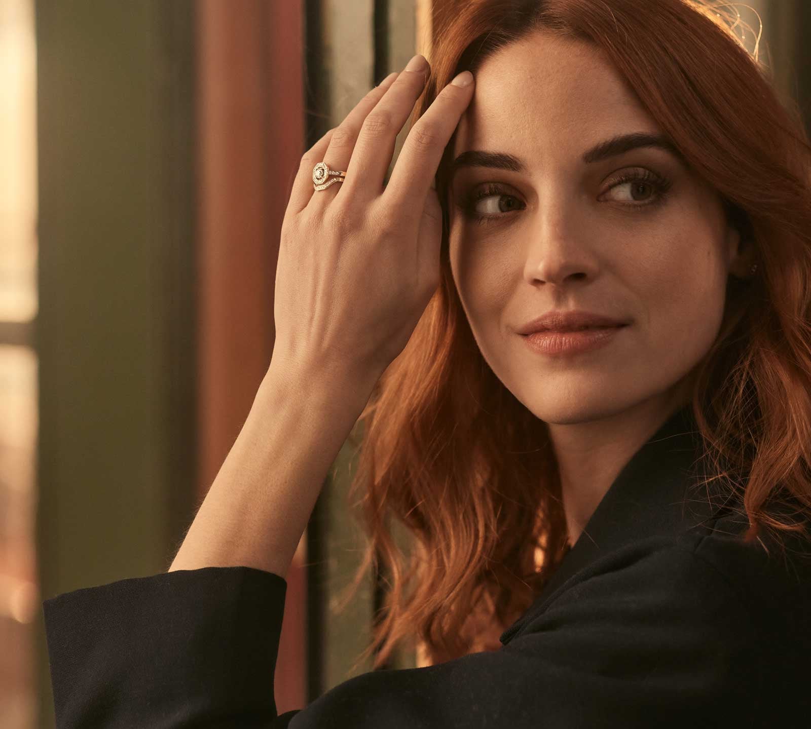 0.10 CT Round Shaped Moissanite Curved Wedding Band 2