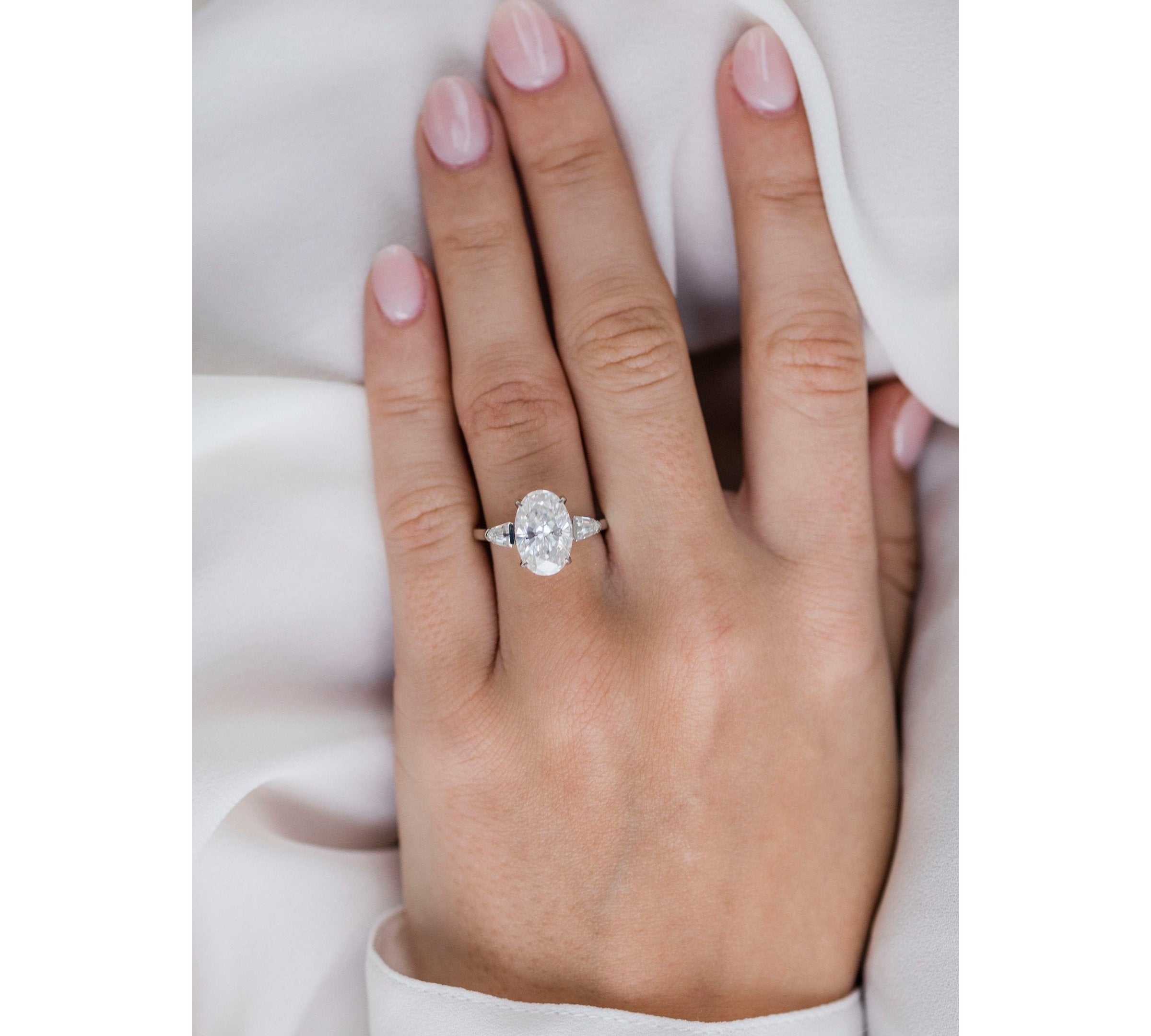 4.0 CT Crushed Ice Oval Three Stone Moissanite Engagement Ring 3