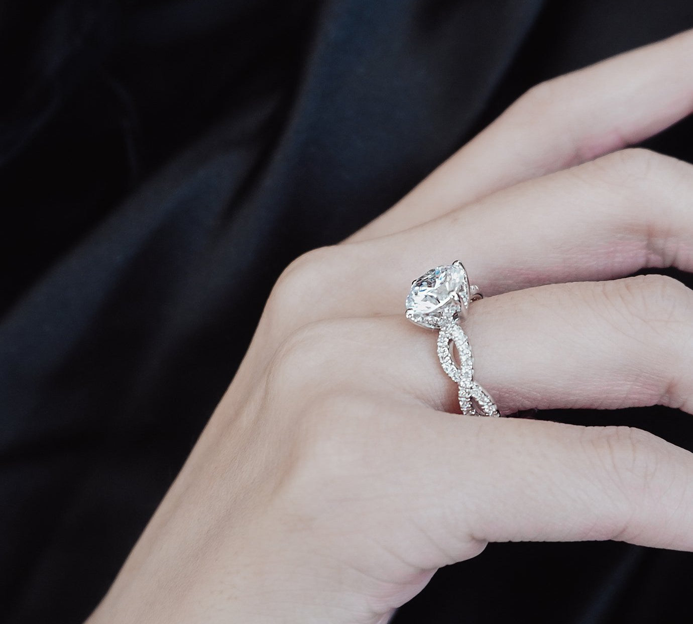 2.0 CT Round Shaped Moissanite Solitaire Twisted Engagement Ring 2