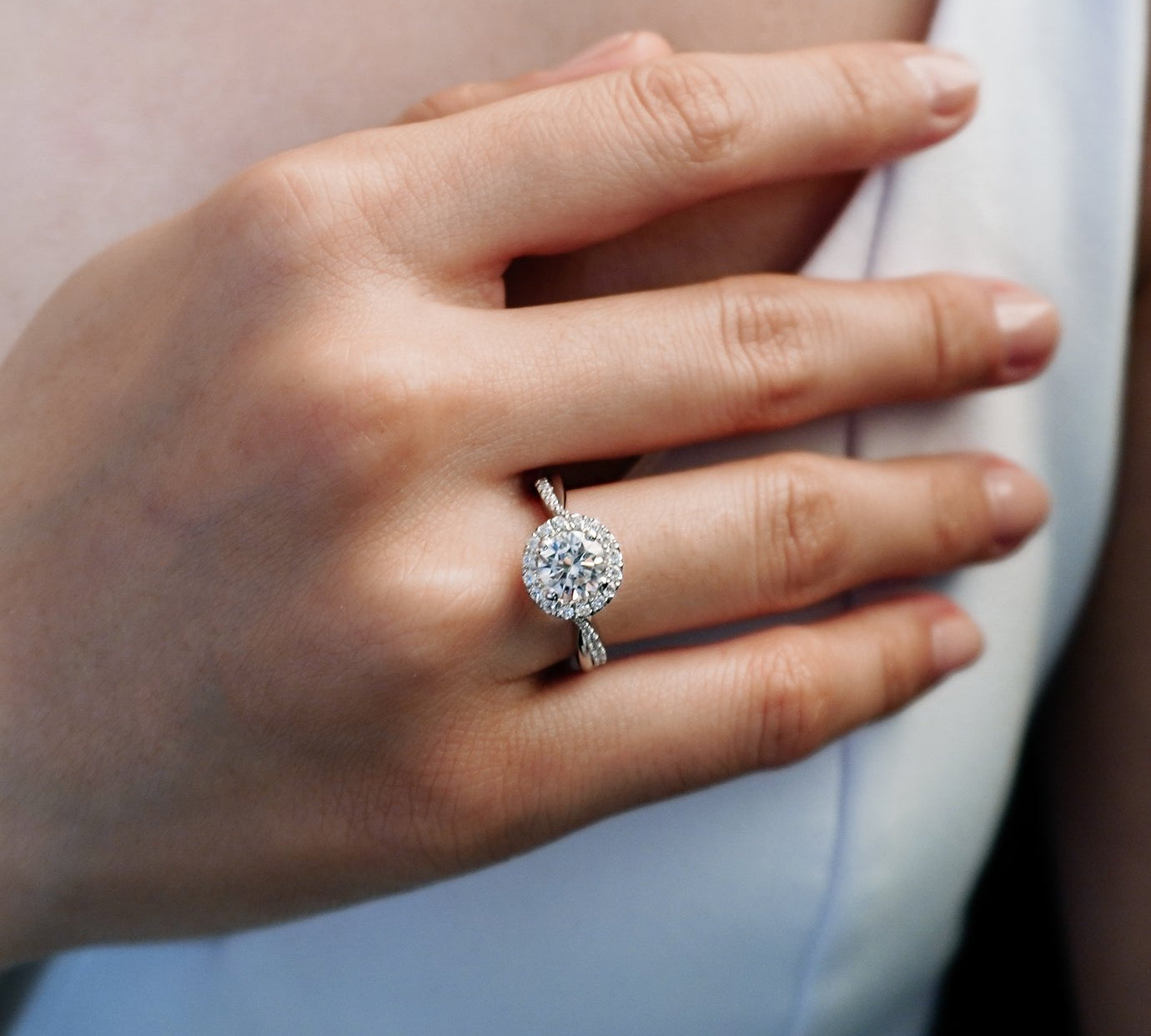 1.0 CT Round Shaped Moissanite Halo Engagement Ring 2