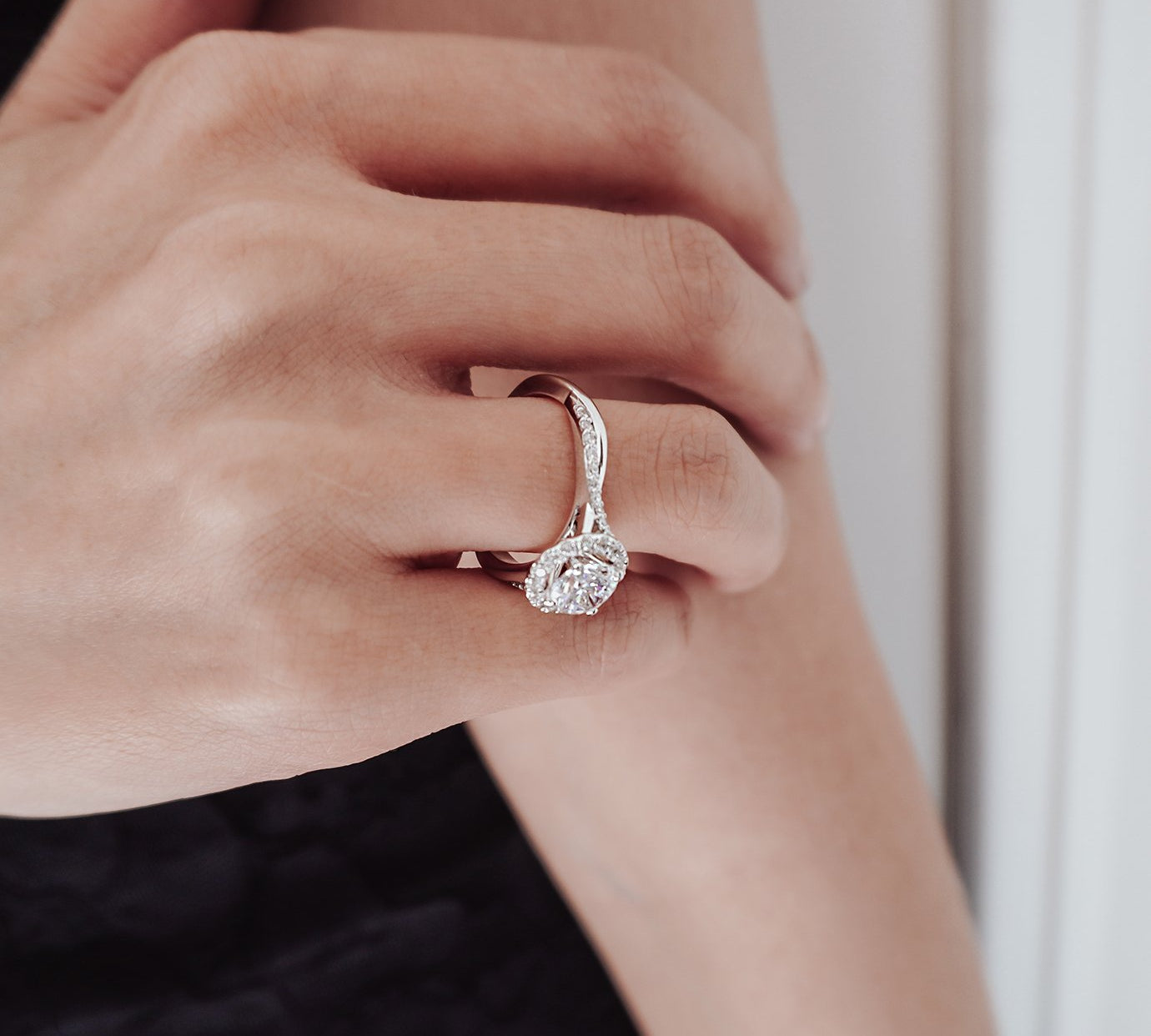 1.0 CT Round Shaped Moissanite Halo Engagement Ring 3