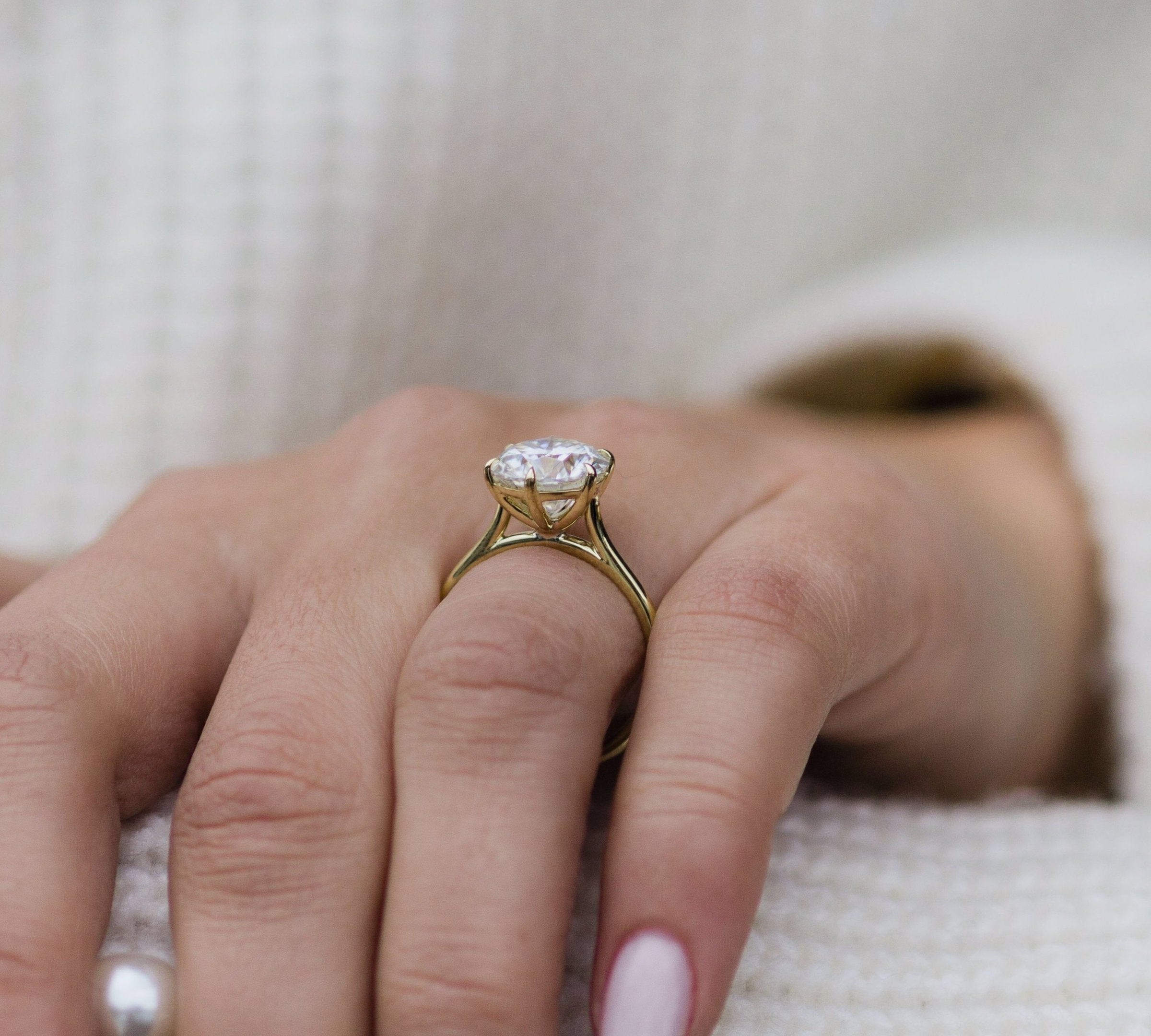 3.0 CT Round Solitaire Moissanite Engagement Ring 2