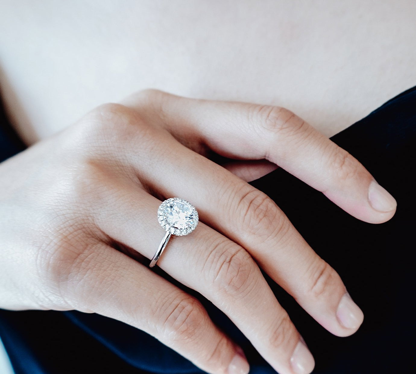 2.0 CT Round Shaped Moissanite Halo Engagement Ring 2