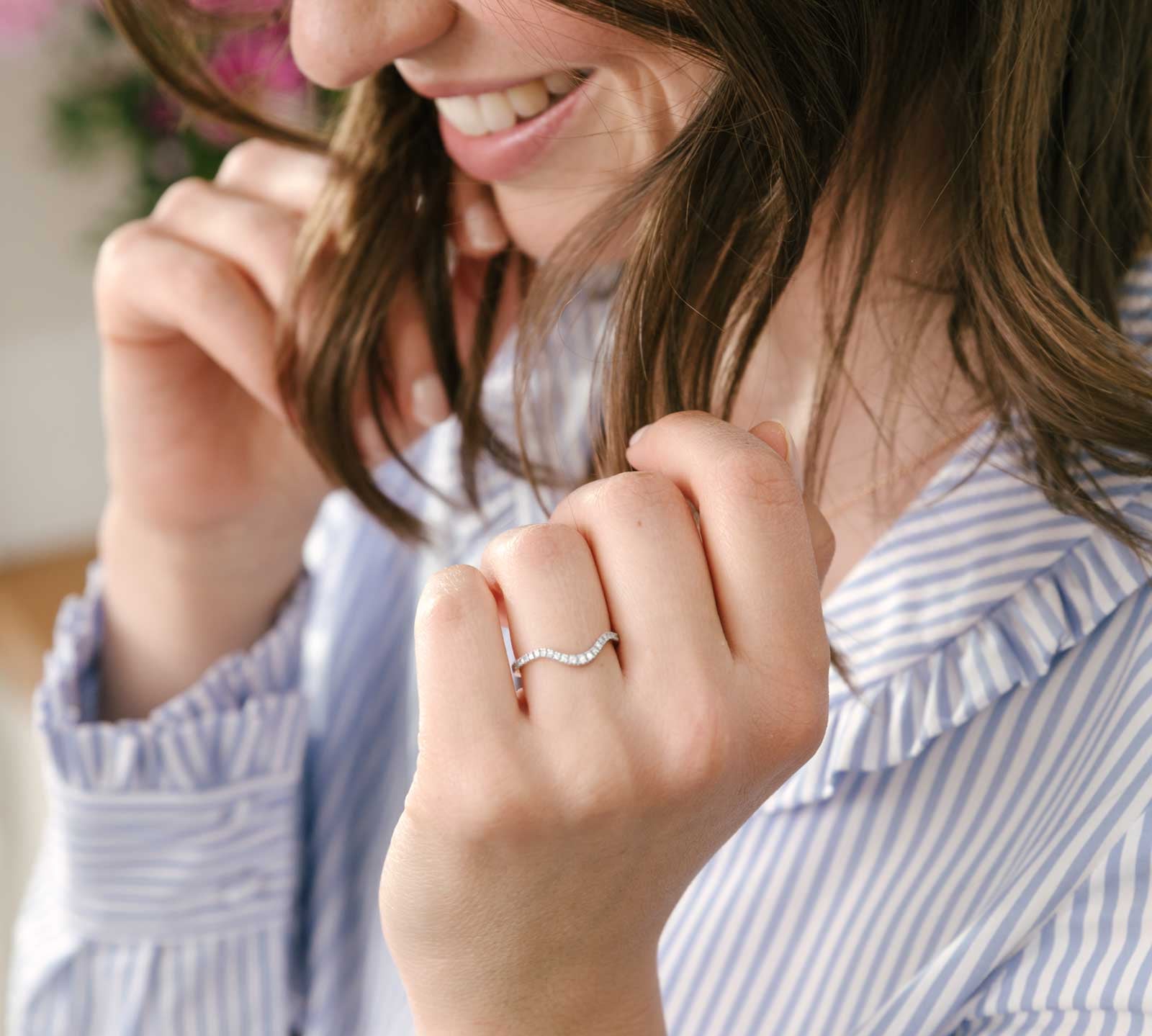 0.179 CT Round Shaped Moissanite Curved Wedding Band 3