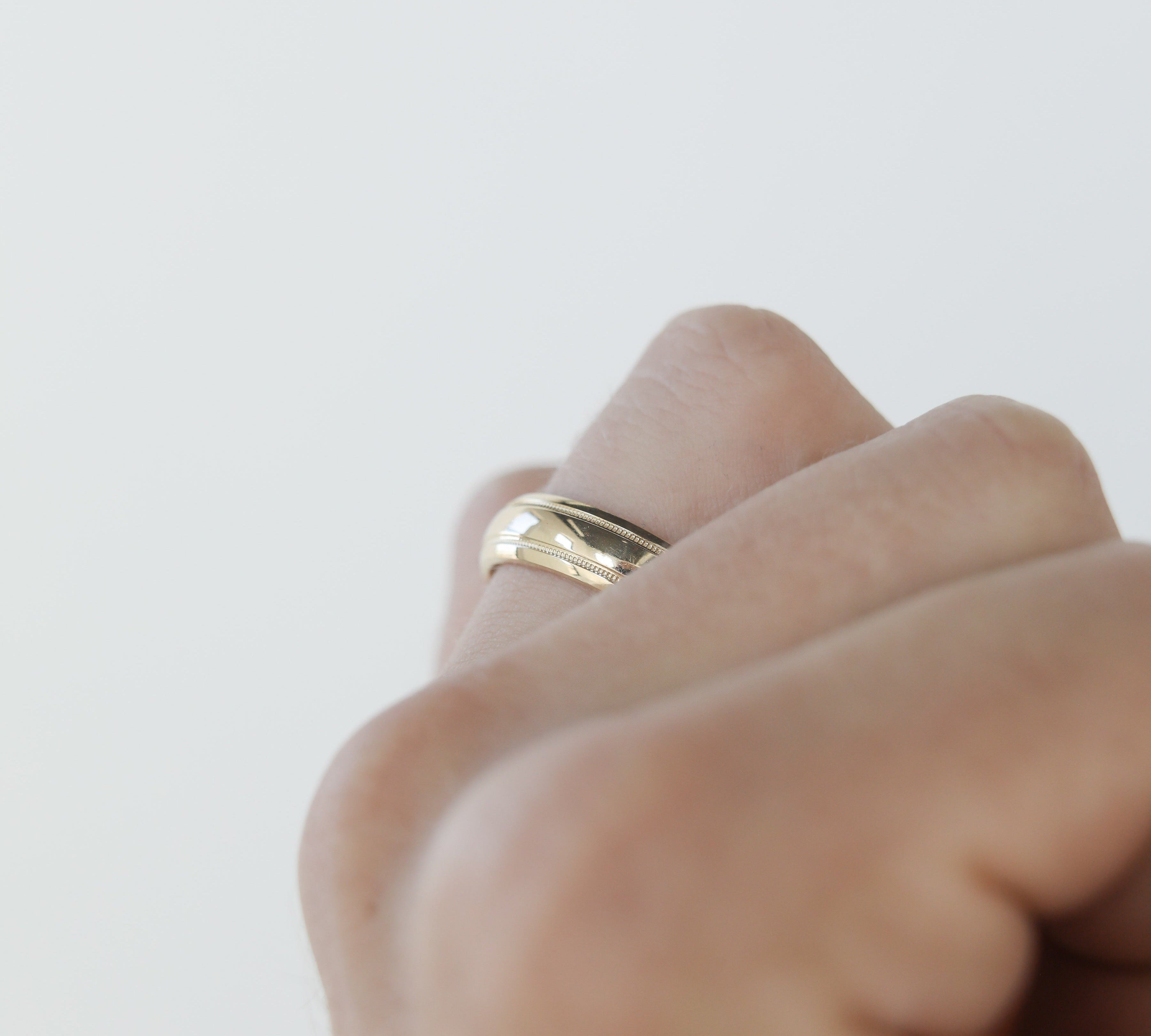 Classic Polished Finish Yellow Gold Men's Band 1