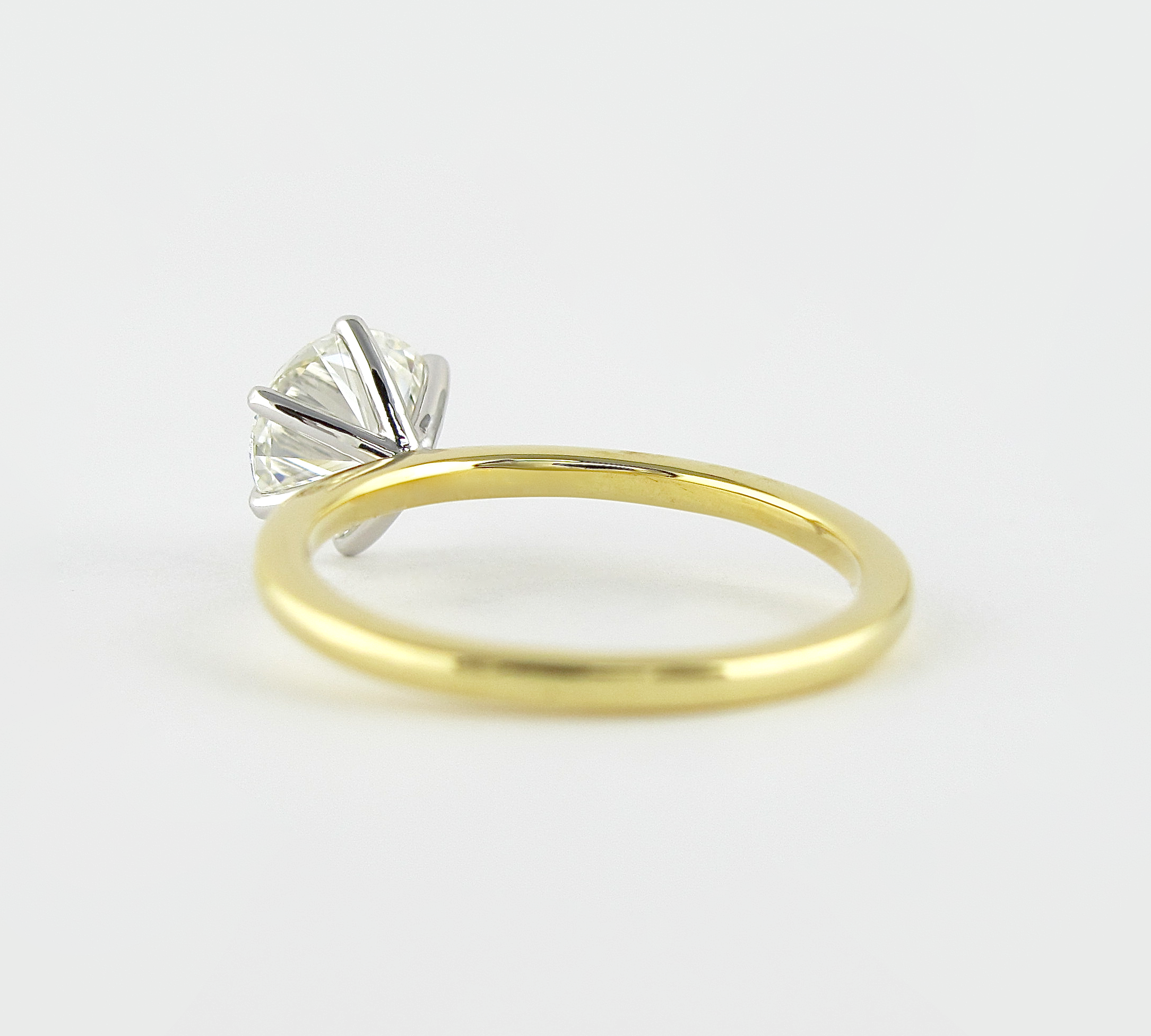 1.0 CT Round Cut Solitaire Style Moissanite Engagement Ring 2