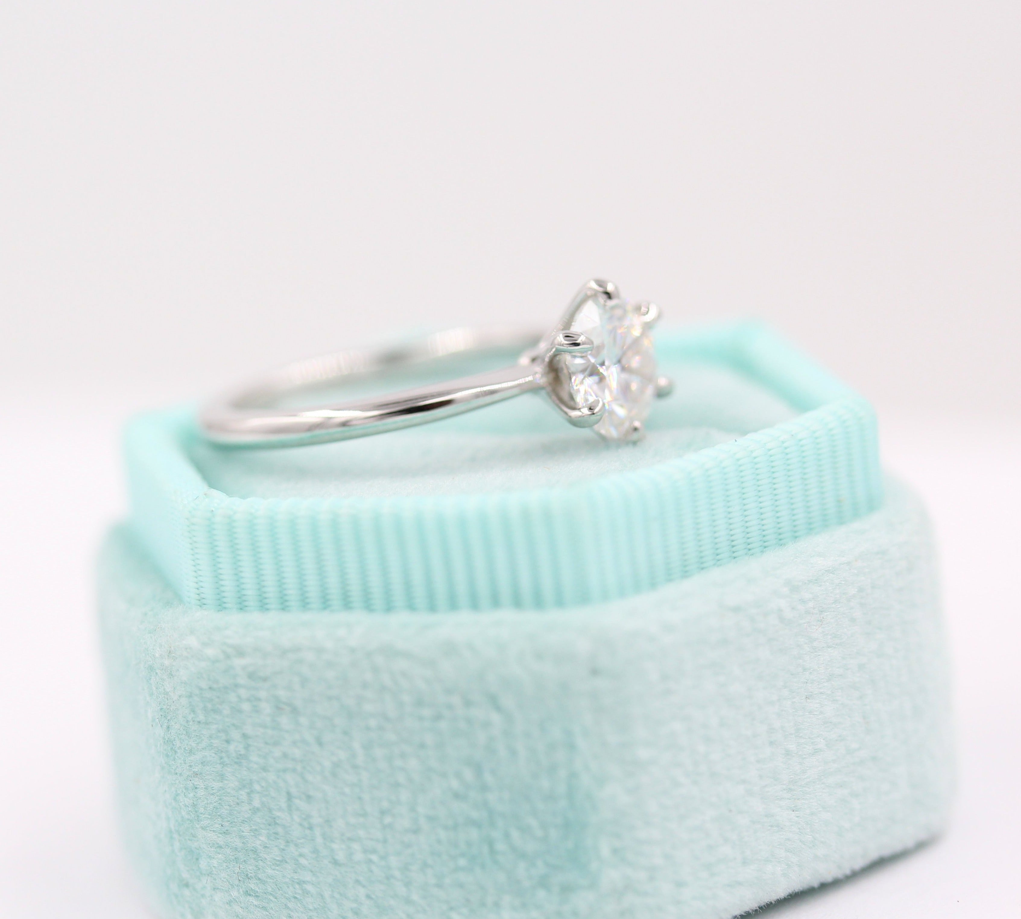 1.0 CT Round Cut Solitaire Moissanite Engagement Ring 2