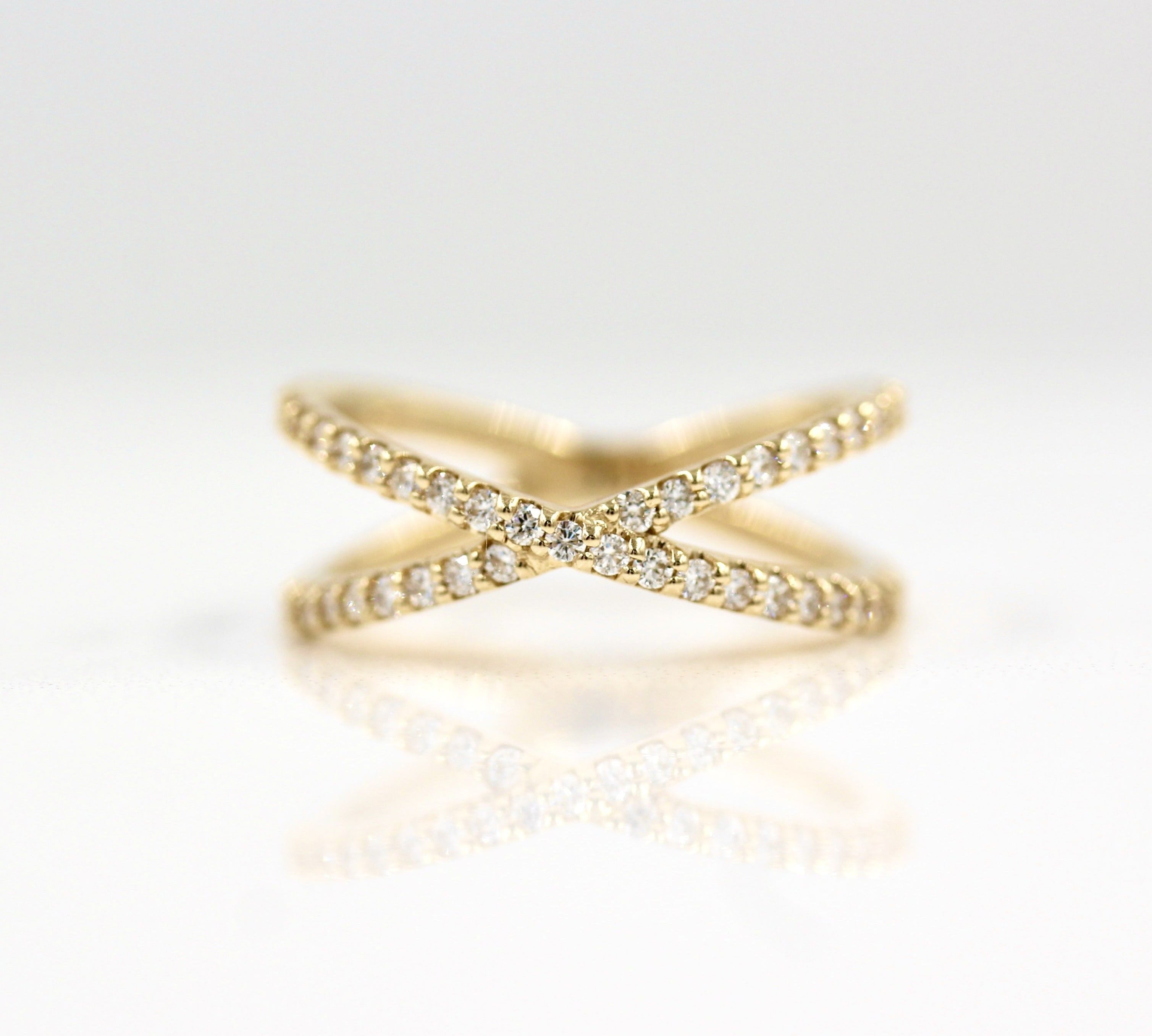 0.51 TCW Round Cut Criss Cross Moissanite Wedding Band 2