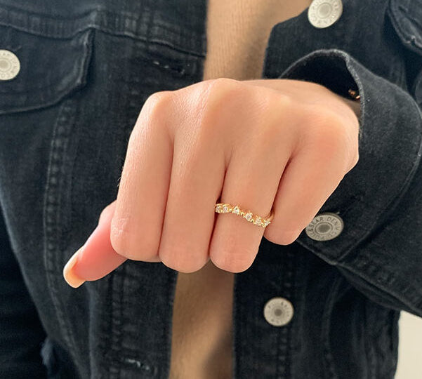 0.30 TCW Round Cut Curved Style Moissanite Wedding Band 2