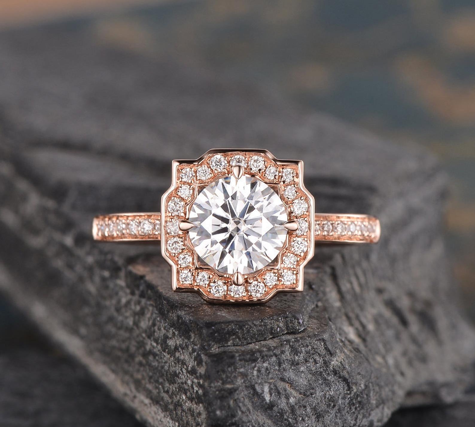 1.0 CT Round Cut Vintage Halo Moissanite Engagement Ring 1