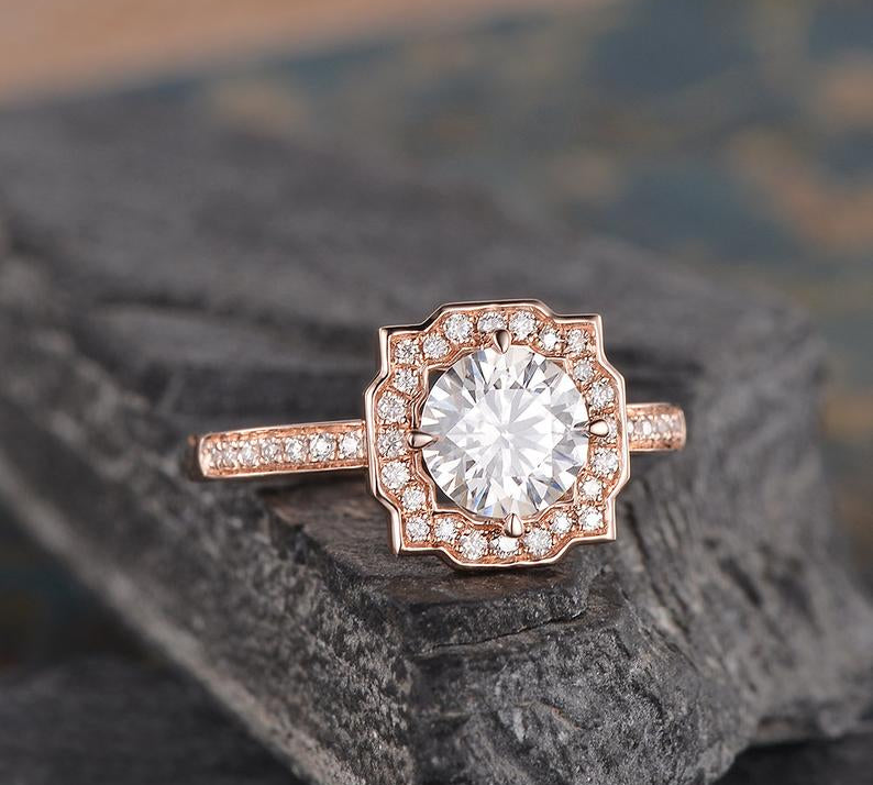 1.0 CT Round Cut Vintage Halo Moissanite Engagement Ring 3