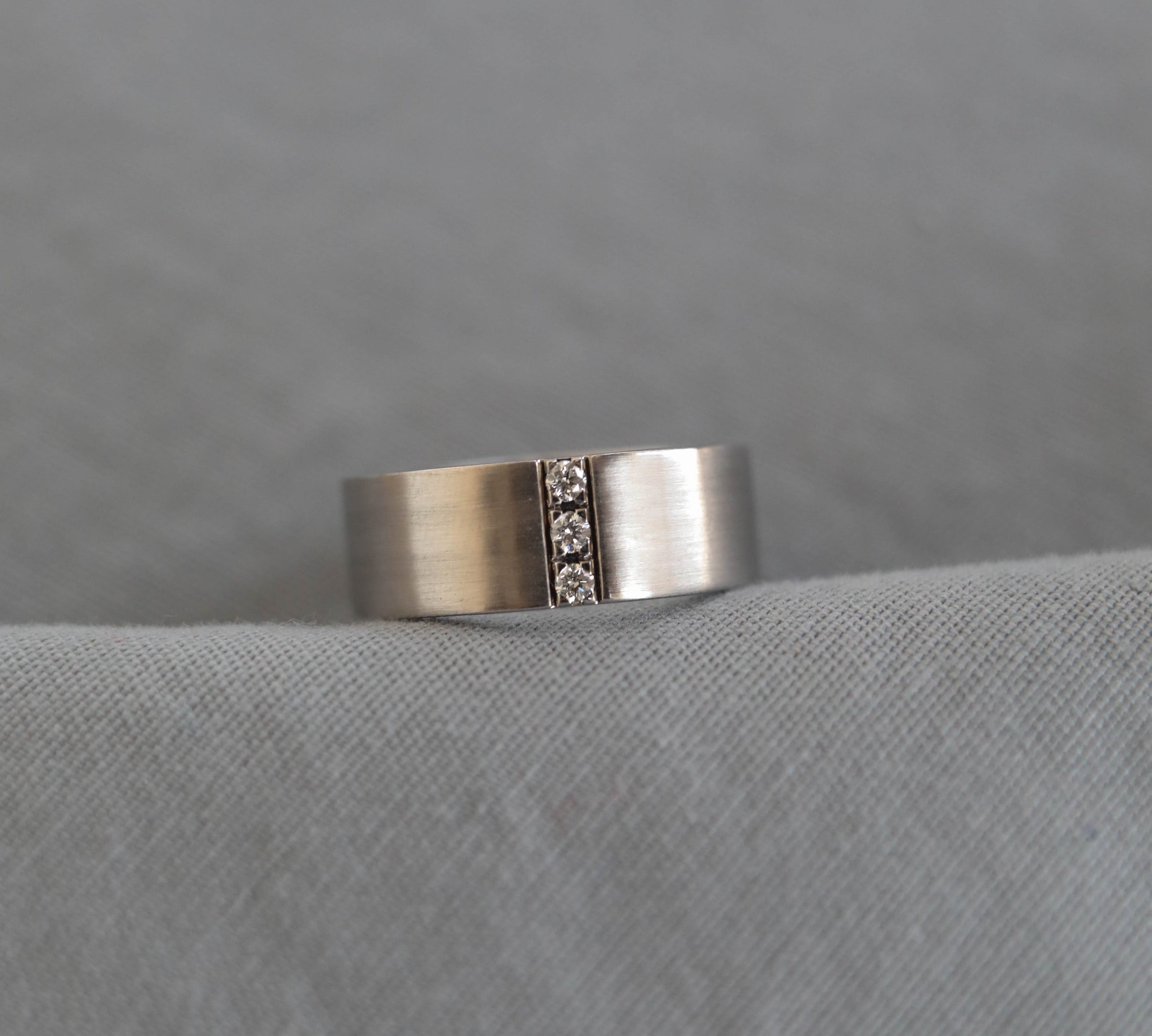 Satin-Finish Stone Setting White Gold Men's Band 2