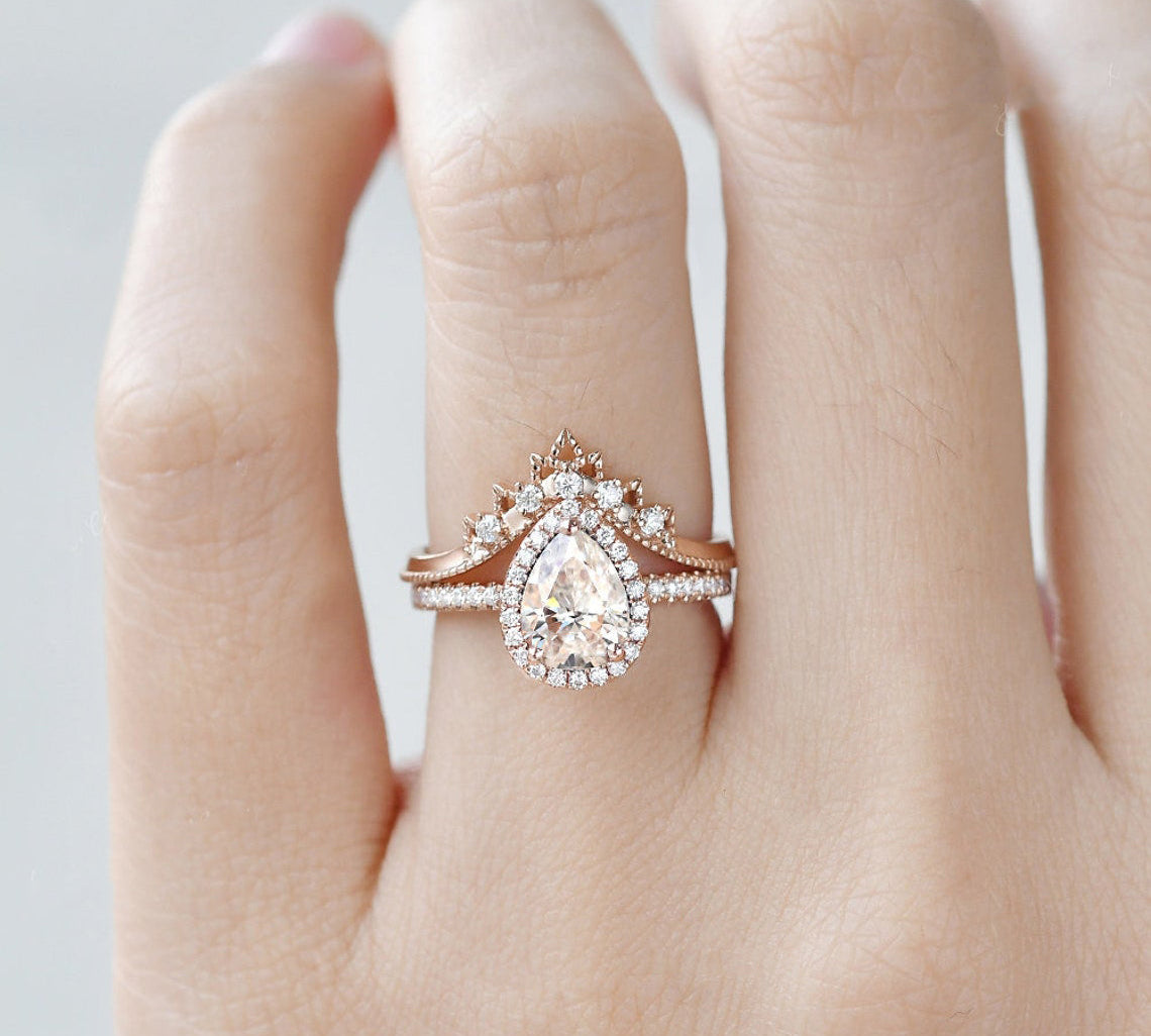 1.50 CT Pear Cut Halo Moissanite Bridal Ring Set 3
