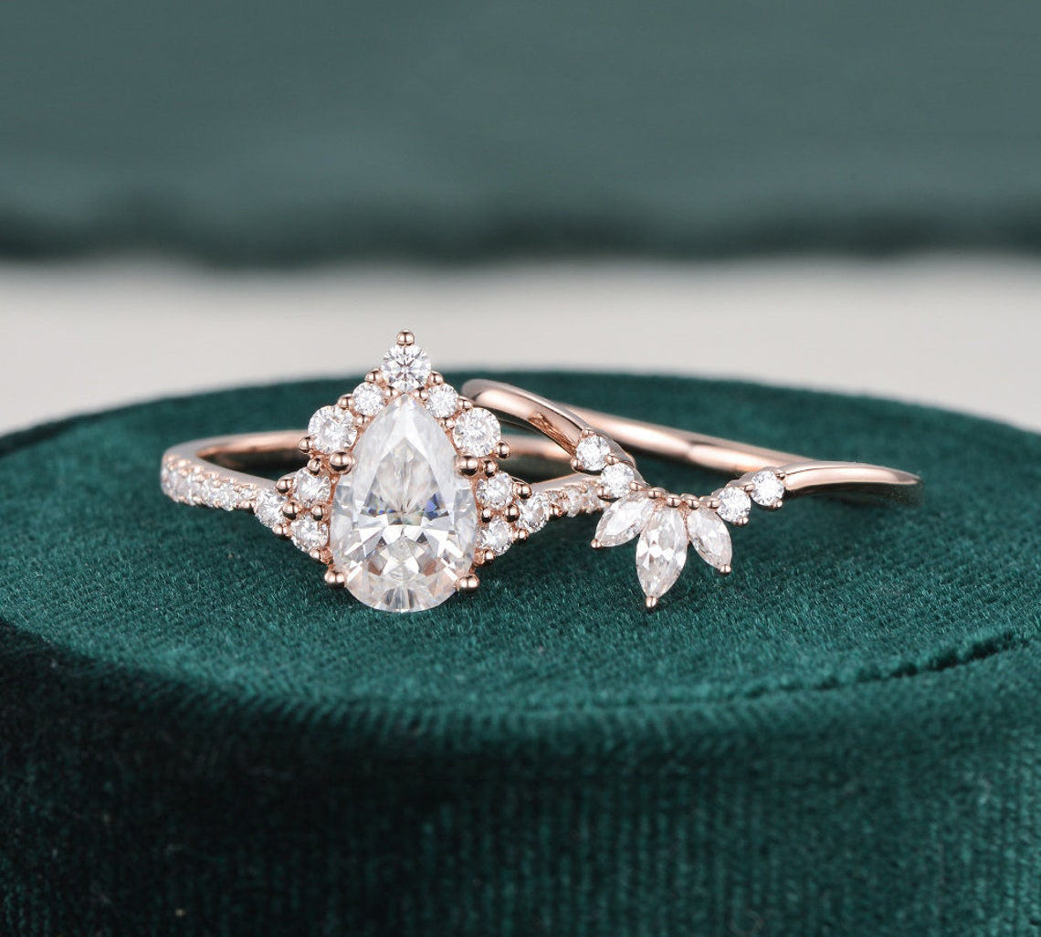 1.50 CT Pear Cut Cluster Moissanite Bridal Ring Set 3