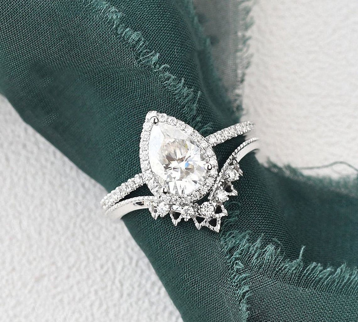 2.0 CT Pear Cut Halo Moissanite Bridal Ring Set 3