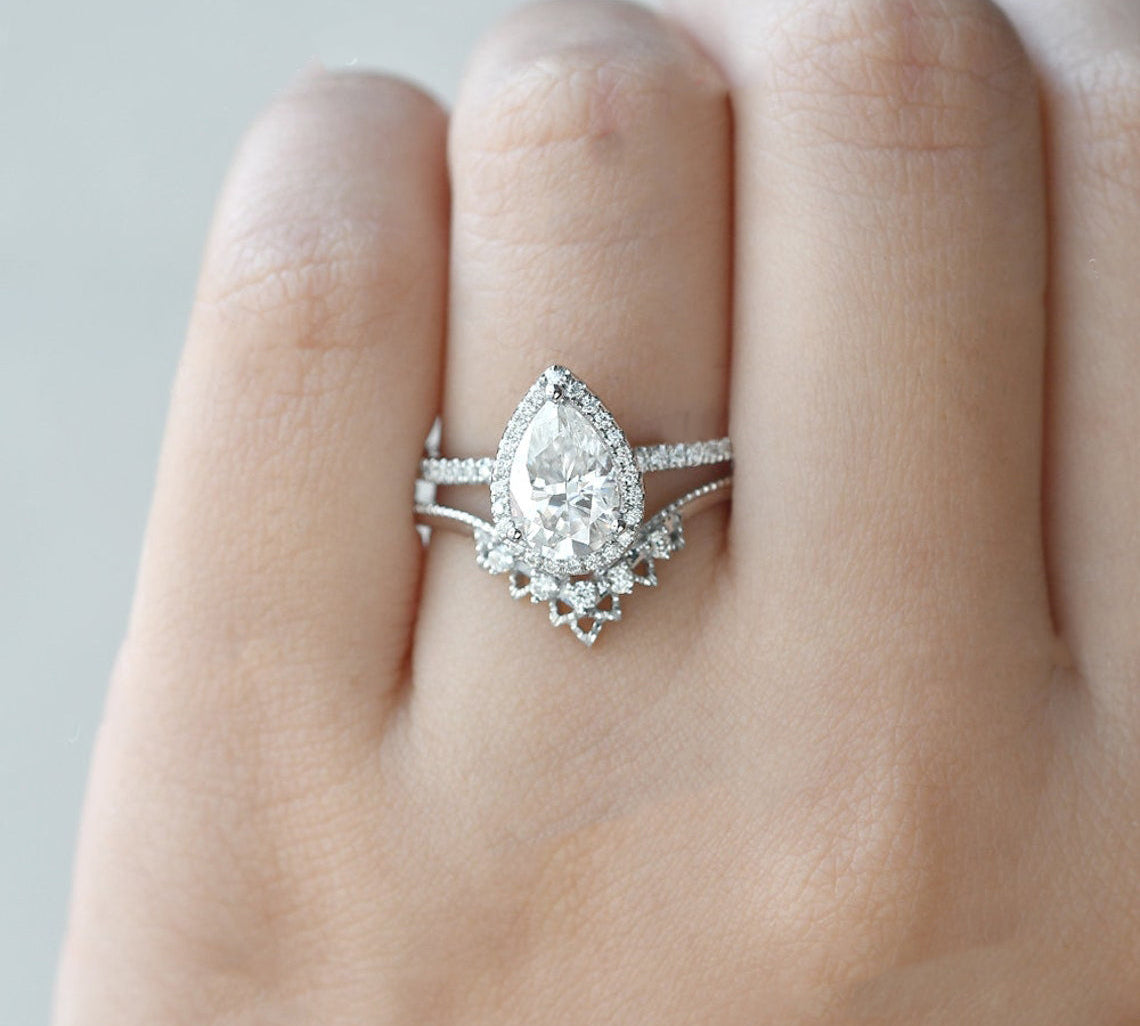 2.0 CT Pear Cut Halo Moissanite Bridal Ring Set 2