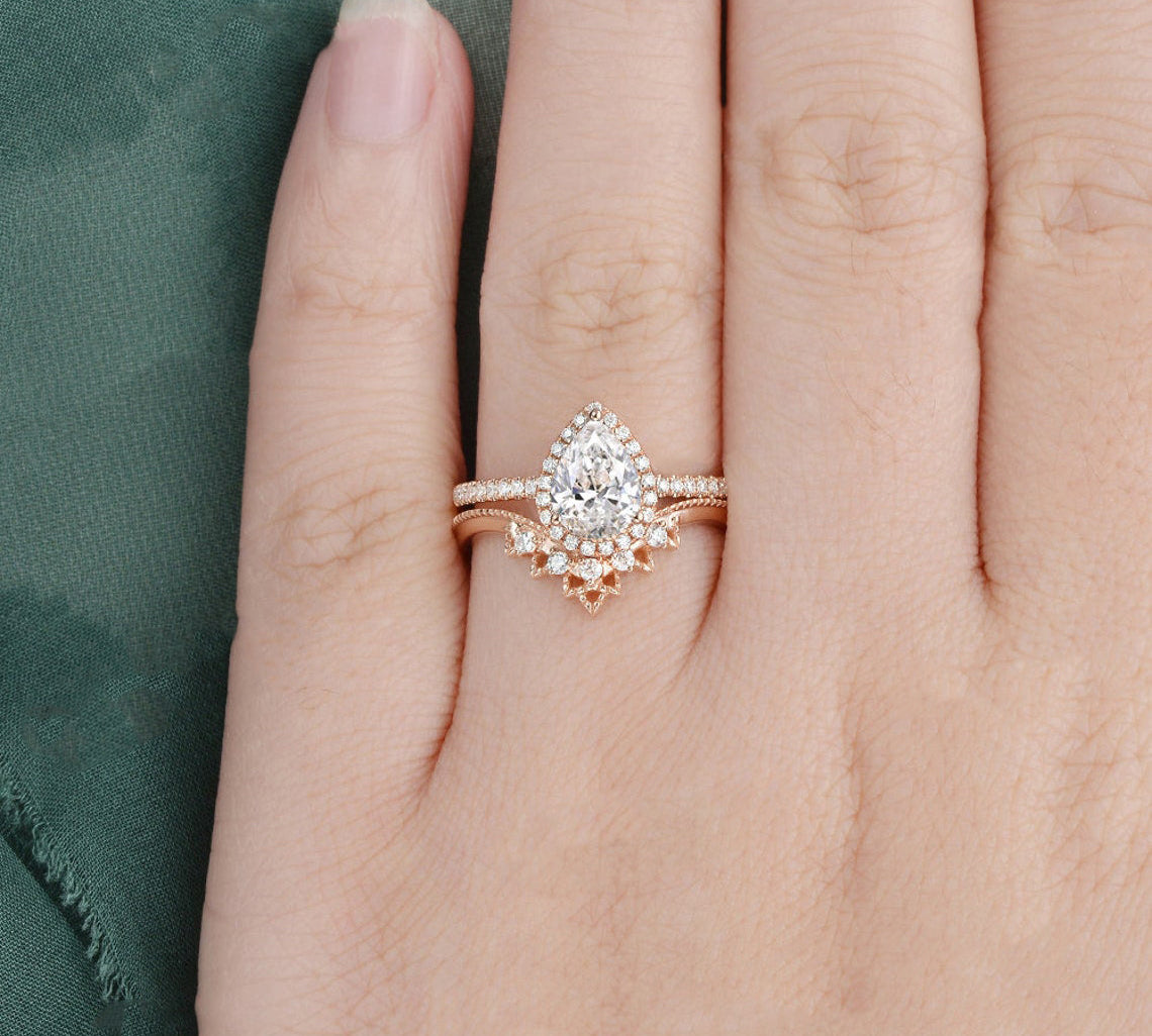 1.50 CT Pear Cut Halo Moissanite Bridal Ring Set 2