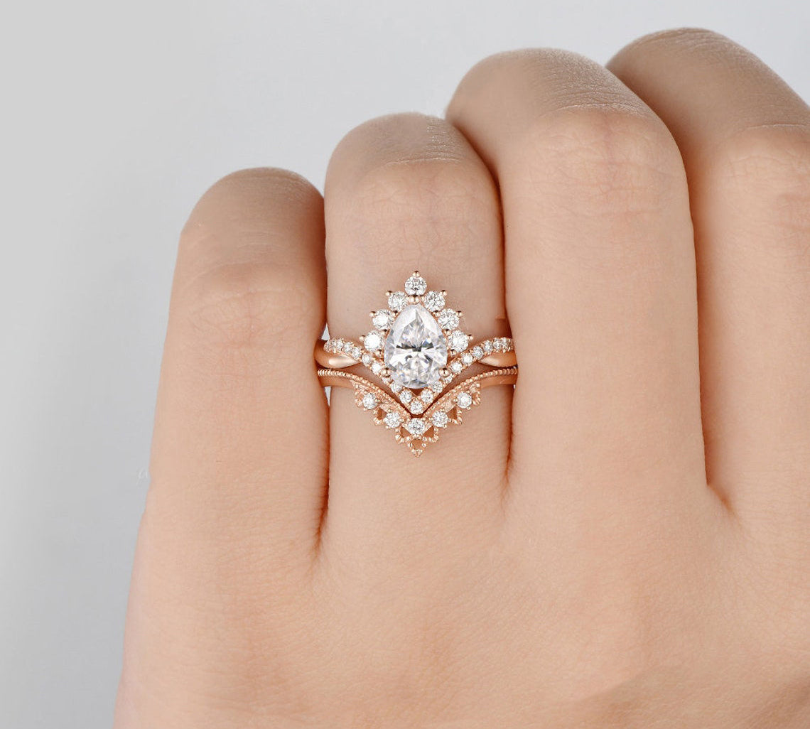 1.50 CT Pear Cut Cluster Twisted Moissanite Bridal Ring Set 2