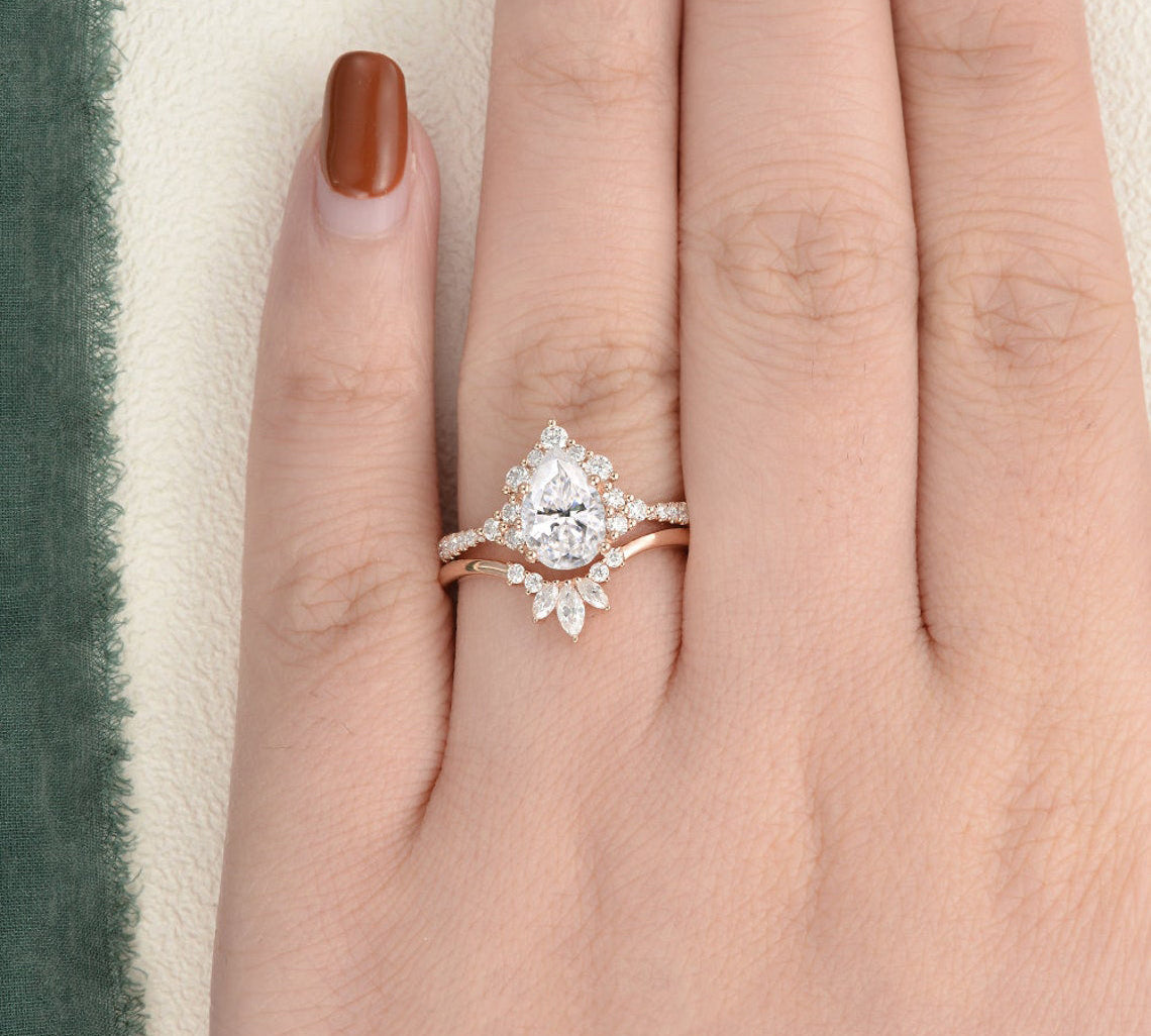 1.50 CT Pear Cut Cluster Moissanite Bridal Ring Set 2