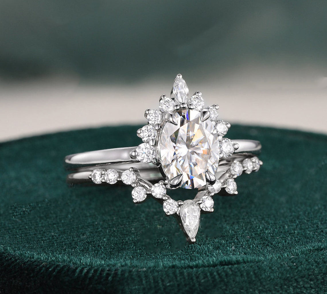 1.50 CT Pear Cut Cluster Moissanite Bridal Ring Set 3