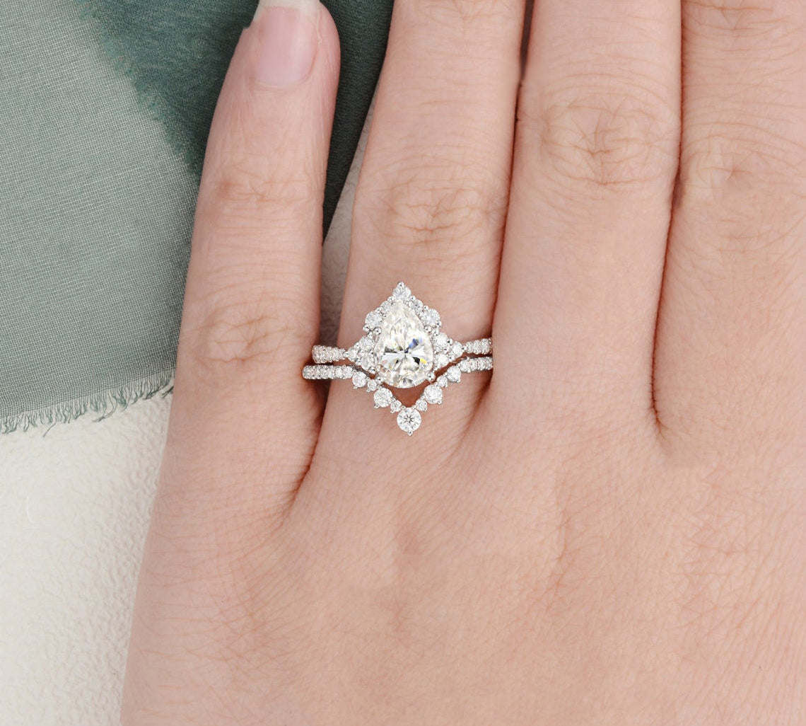 1.50 CT Pear Cut Cluster Moissanite Bridal Ring Set 2