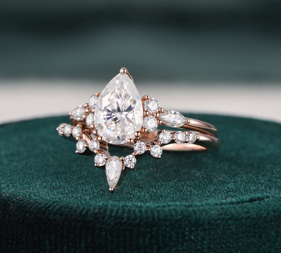 1.50 CT Pear Cut Cluster Moissanite Bridal Ring Set 3