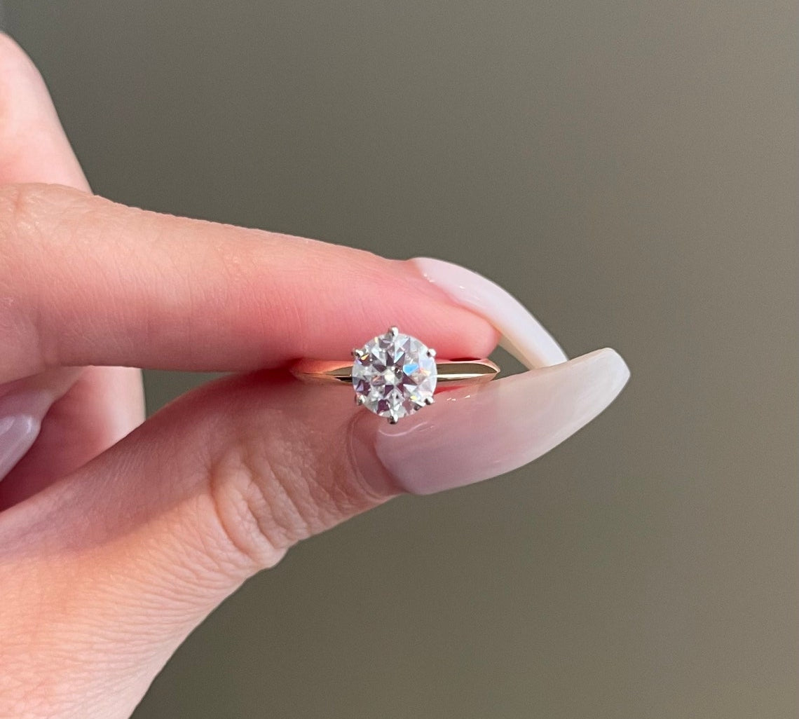 1.0 CT Round Shaped Moissanite Solitaire Engagement Ring 1