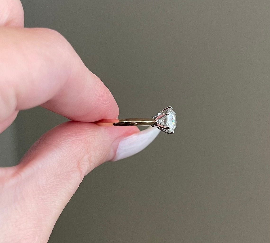 1.0 CT Round Shaped Moissanite Solitaire Engagement Ring 3