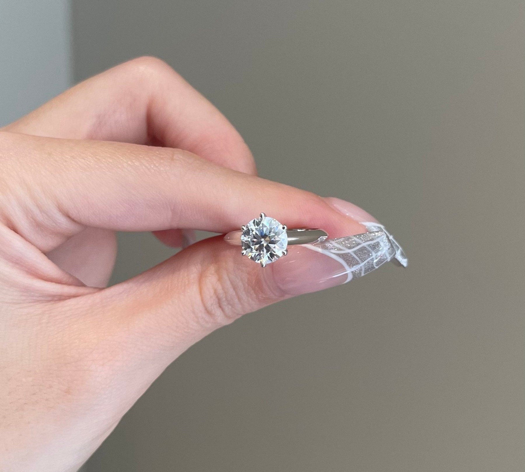 2.0 CT Round Shaped Moissanite Solitaire Engagement Ring 1