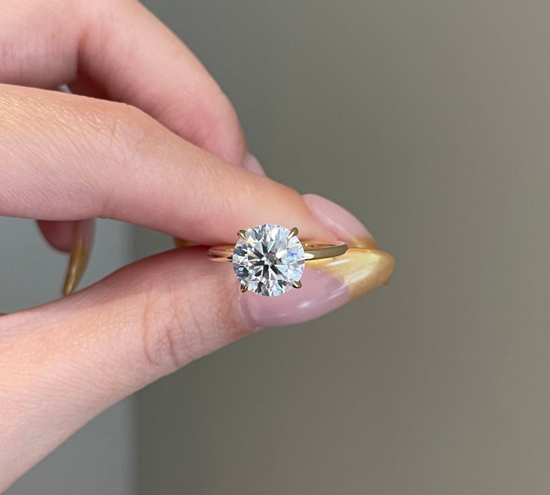 3.0 CT Round Shaped Moissanite Solitaire Engagement Ring 1