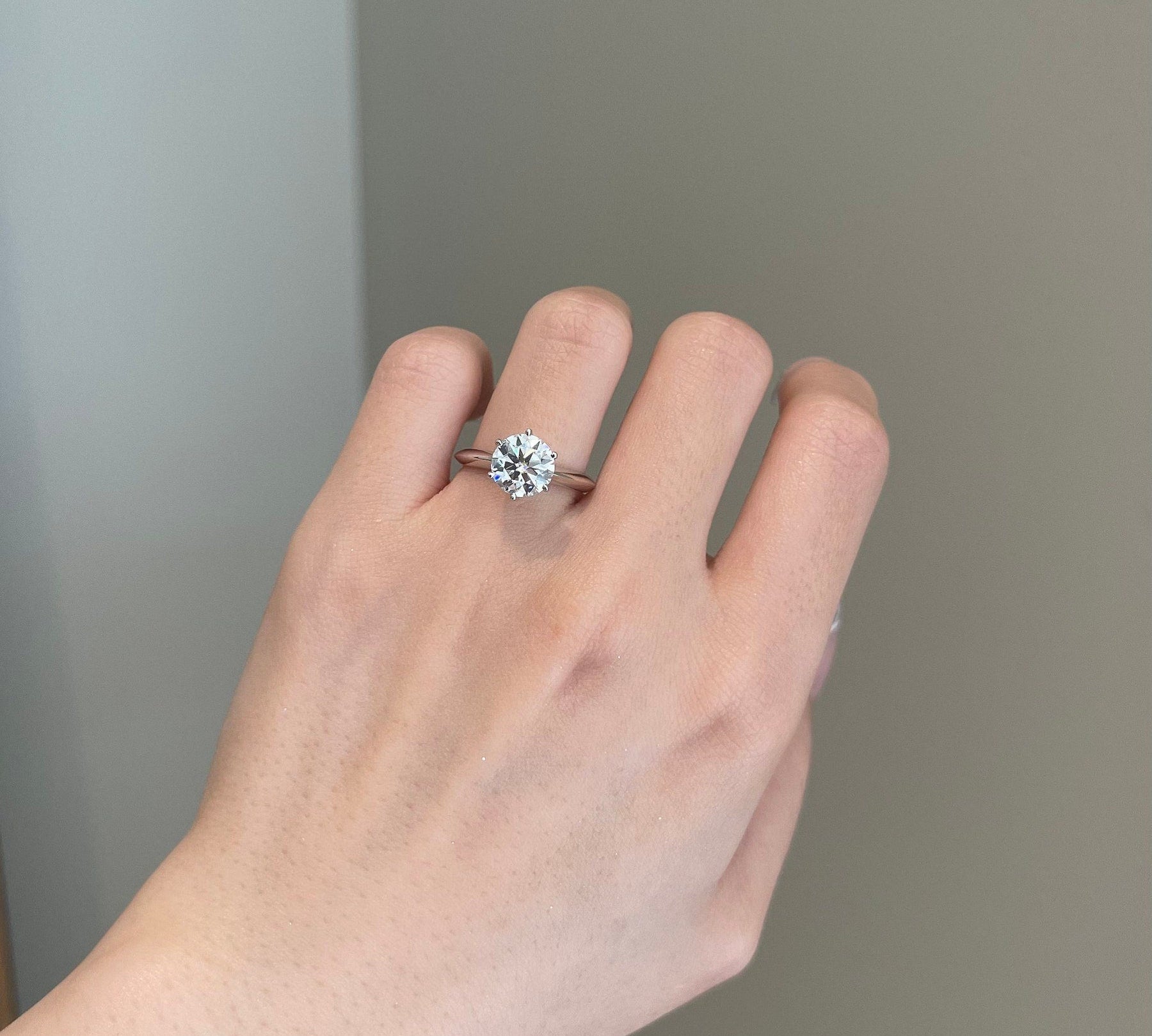 2.0 CT Round Shaped Moissanite Solitaire Engagement Ring 2