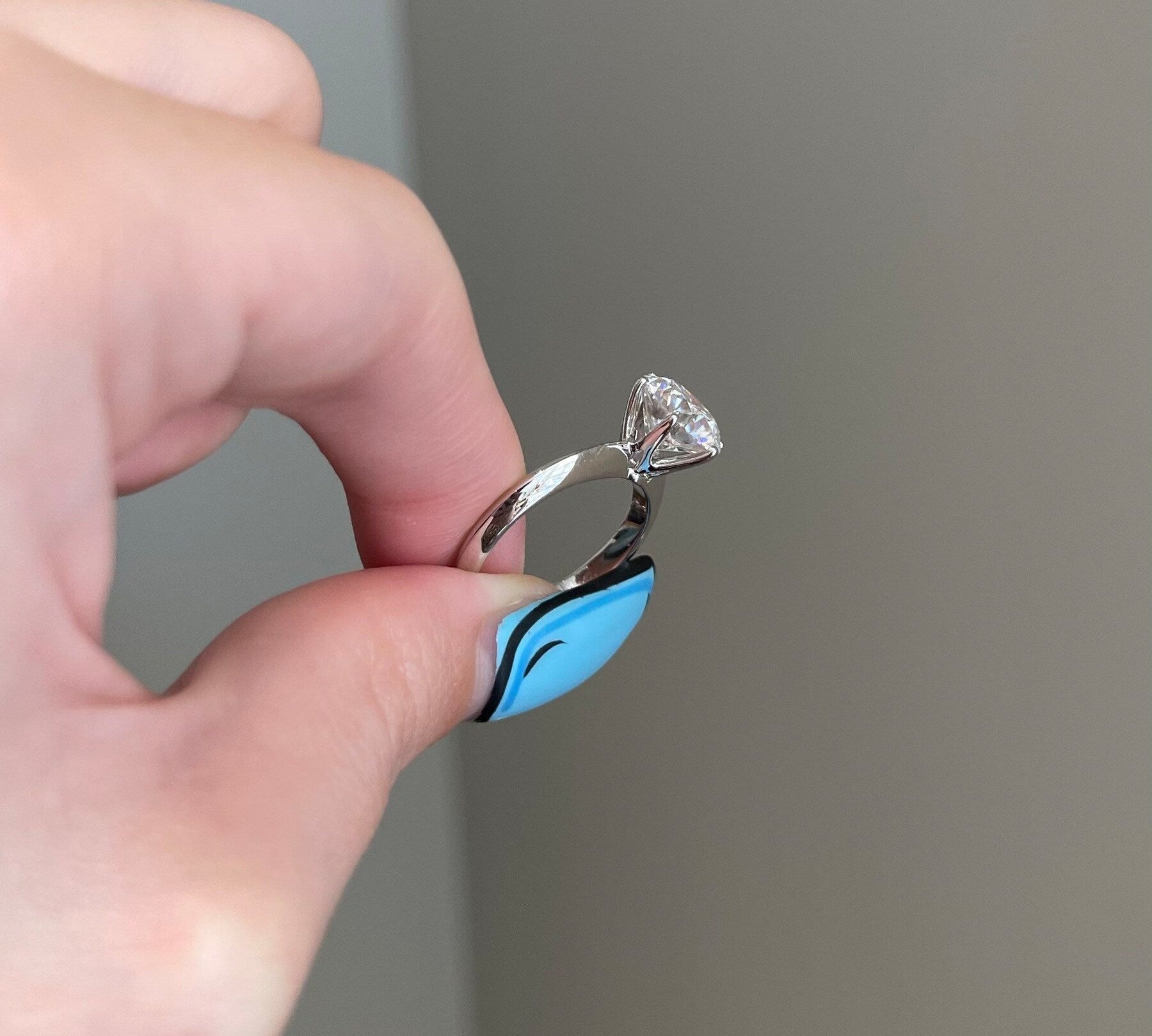 3.0 CT Round Shaped Moissanite Solitaire Engagement Ring 3