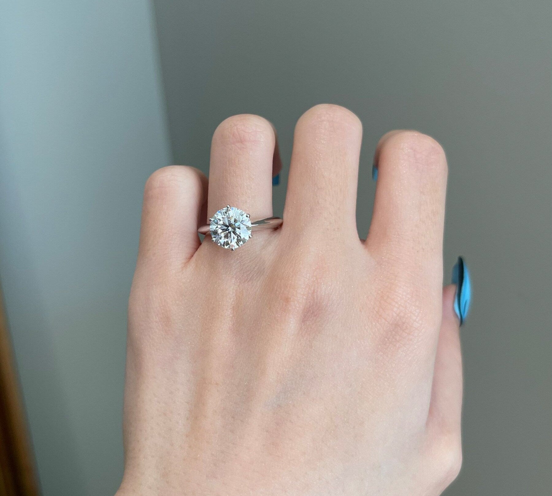 3.0 CT Round Shaped Moissanite Solitaire Engagement Ring 1