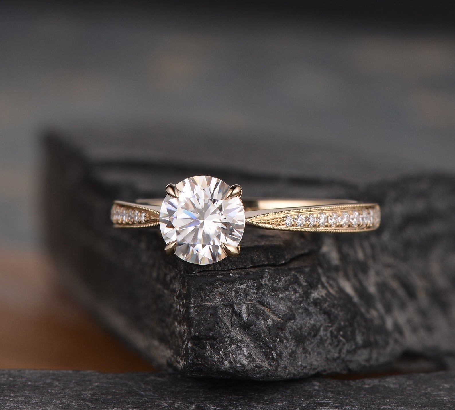 1.0 CT Round Cut Solitaire Moissanite Engagement Ring 3