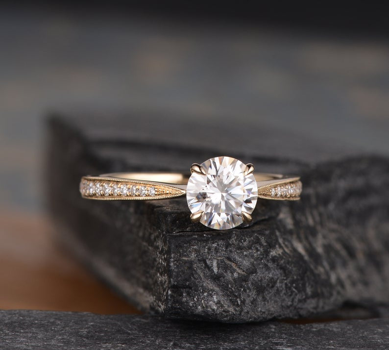 1.0 CT Round Cut Solitaire Moissanite Engagement Ring 1