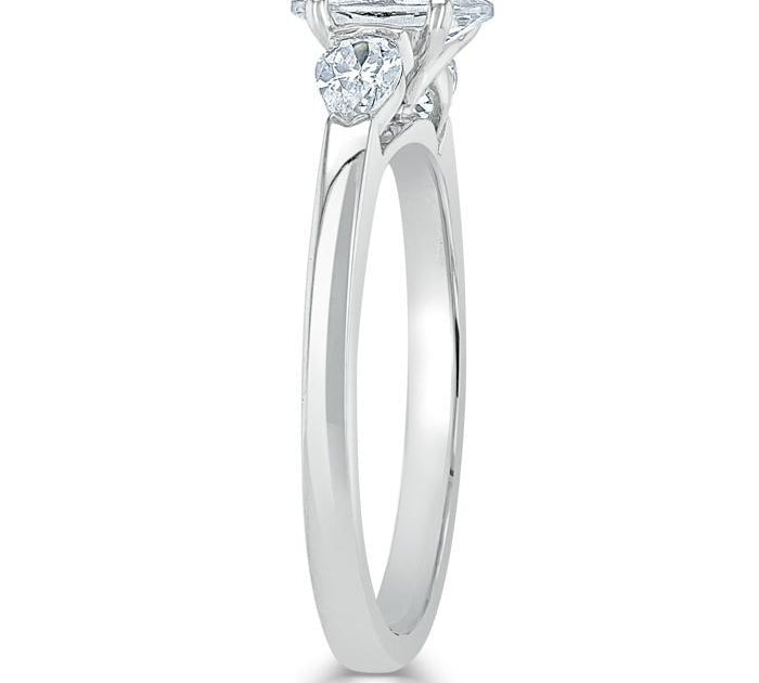 0.75 CT Oval Cut Three Stone Moissanite Engagement Ring 3